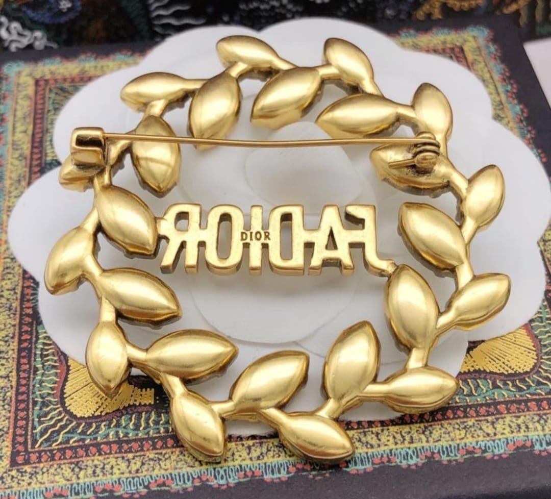 J'adior Brooch